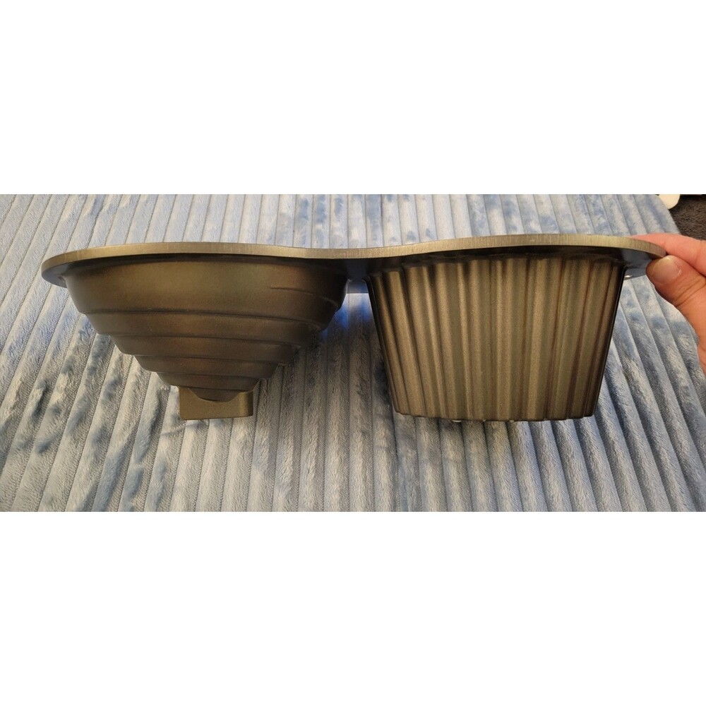 Wilton Giant 3D Cupcake Pan Large Non-Stick Cake Baking Mold